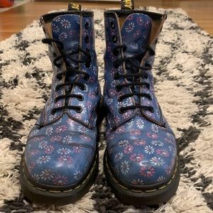 SPECIAL EDITION - Dr. Martens boots made in England. Size 6.5.